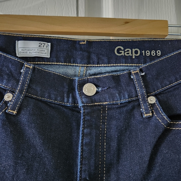 NWOT Gap Midrise Flare Jeans 27r - Picture 3 of 3